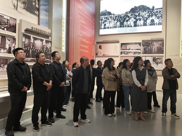 傳承革命精神，凝聚奮進力量——公司第一、第六黨支部聯(lián)合開展主題黨日活動